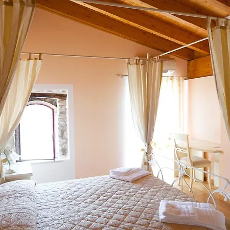Barchi Resort - Apartments & Suites San Felice del Benaco Room photo