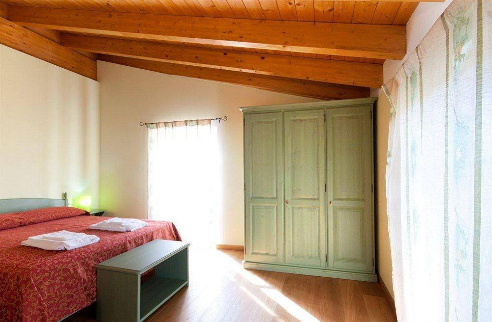 Barchi - & 2* San Felice del Benaco