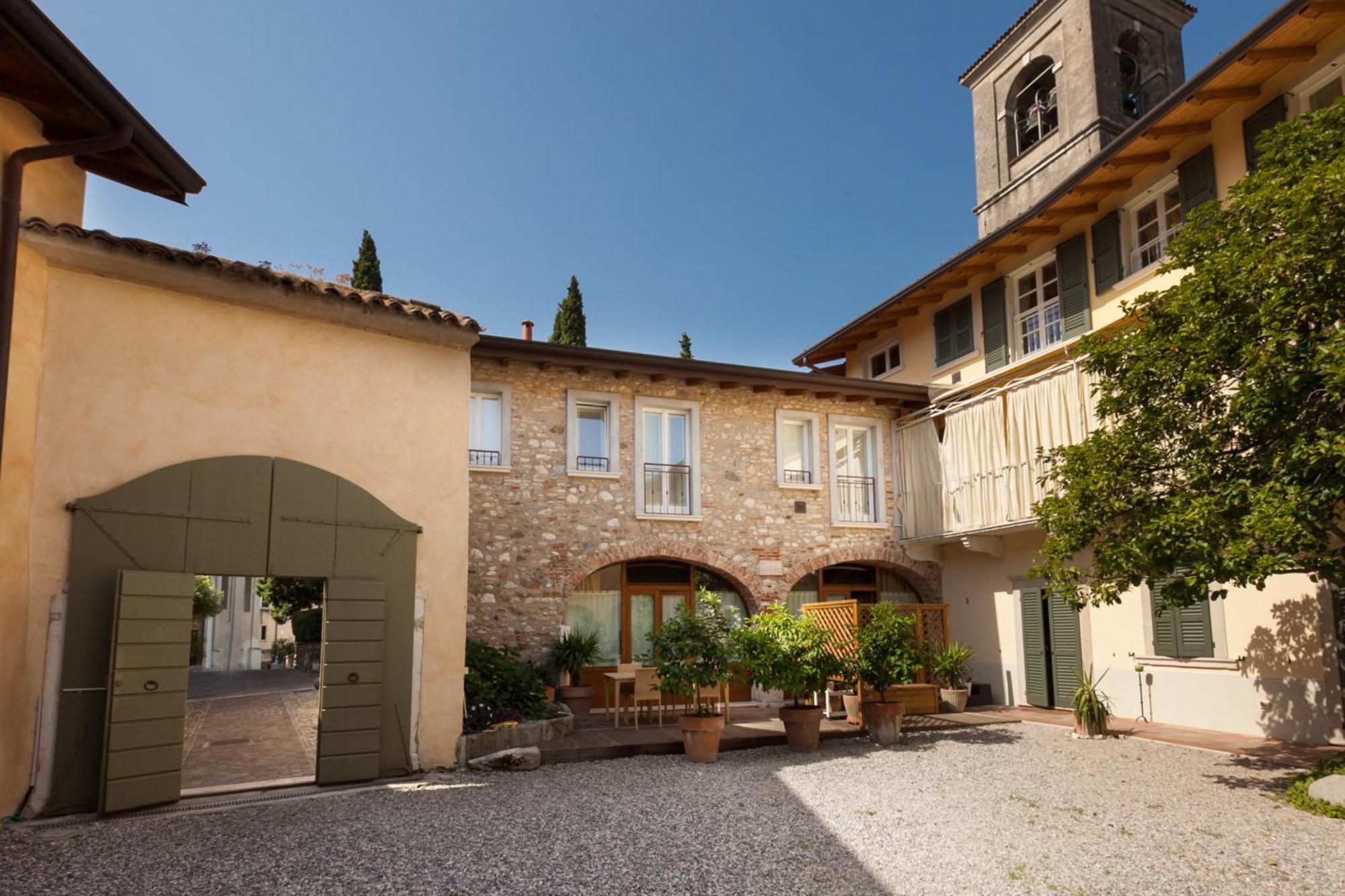 Apartahotel Barchi - &